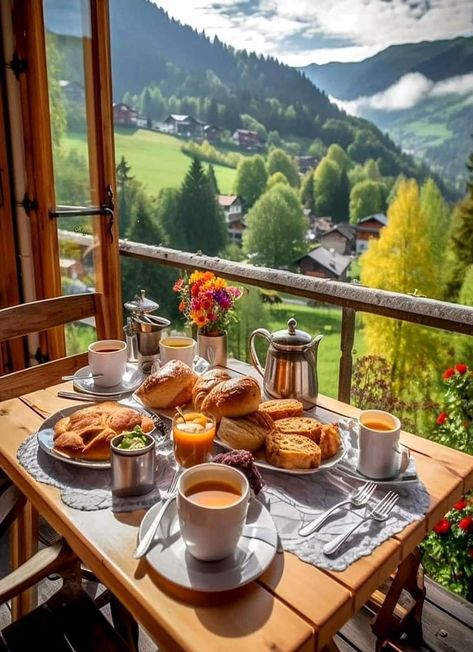 Romantic Breakfast, Country Breakfast, Amazing Food Decoration, English Breakfast Tea, Dream Life House, Cottage Art, Breakfast Tea, Tea Break, Outdoor Restaurant