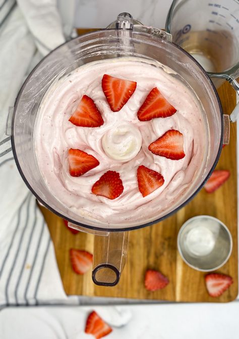 So delicious! Strawberry Cheesecake Fluff, Protein Strawberry Cheesecake, Macros Meals, Mrc Recipes, Macro Eating, Rp Strength, Janelle Rohner, Keto Inspiration, Protein Fluff