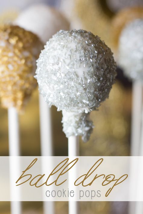 These Ball Drop Cookie Pops are perfect for your New Year's Eve celebrations! Just like the sparkling Swarovski of the REAL ball in Times Square, these cake pop-inspired treats are perfect for sharing and serving for the New Year! New Years Treats For Coworkers, New Years Cake Pops Ideas, Nye Cake Pops, New Year’s Eve Baked Goods, New Years Eve Baked Goods, New Years Eve Baking Ideas, New Years Eve Treats Desserts, New Years Eve Treats For Kids, New Year’s Eve Dessert Board