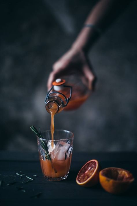 Moody Food Photography, Dark Food Photography, Cocktail Photography, Beautiful Food Photography, Food Stories, Drink Photo, Food Photography Inspiration, Food Drink Photography, Whiskey Sour