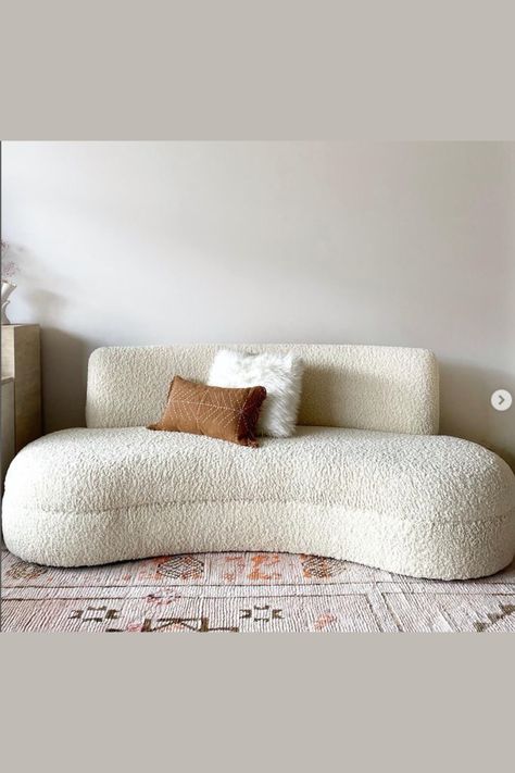 Home decor, interior design, living room decor, home design, inspirational decor ideas, cream sofa, tufted sofa,sectional sofa photo: flair__home Curve Sofa, Aztec House, African Mudcloth, Retro Sofa, Couch Fabric, Create A Signature, Tufted Sofa, Cactus Silk, Curved Sofa