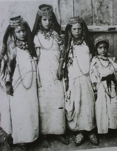 Mizrahi Jews, Beautiful Jewish Women, Brown People, Moroccan Women, Jewish Women, Jewish Culture, Jewish History, Jewish People, Jewish Art