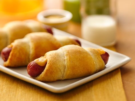 Crescent Dogs Recipe - Food.com Hot Dog Crescent Rolls, Crescent Dogs, Pillsbury Crescent, Crescent Roll Recipes, Snacks Für Party, Dog Recipes, Dinner Rolls, Rolls Recipe, Head Start