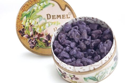 © Demel Sweet Dandelion Micalea Smeltzer, Candied Violets, Sweet Violets, Easter Eggs Chocolate, Delicate Flowers, I Want To Eat, Sweet Candy, Healthy Salad Recipes, Interesting Food Recipes