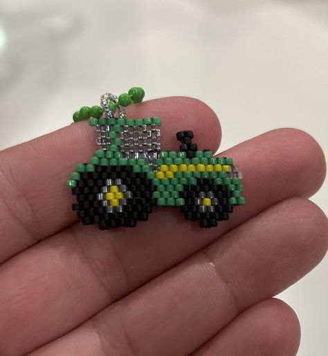 Mini Tractor, Pony Bead Crafts, Seed Beading, Beaded Earrings Patterns, Beading Projects, Pony Beads, Earring Patterns, Loom Beading, Bead Crafts