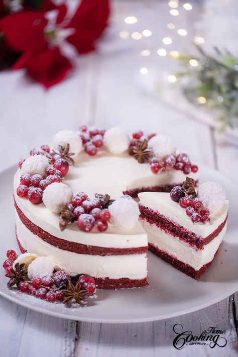 Fancy Red Velvet Cake, Red Velvet Cake Christmas, Christmas Cheesecake Decoration, Christmas Red Velvet Cake, Red Velvet Christmas Cake, Christmas Cheesecakes, Cheesecake Red Velvet, Delicate Cakes, Red Velvet Cake Recipe Easy