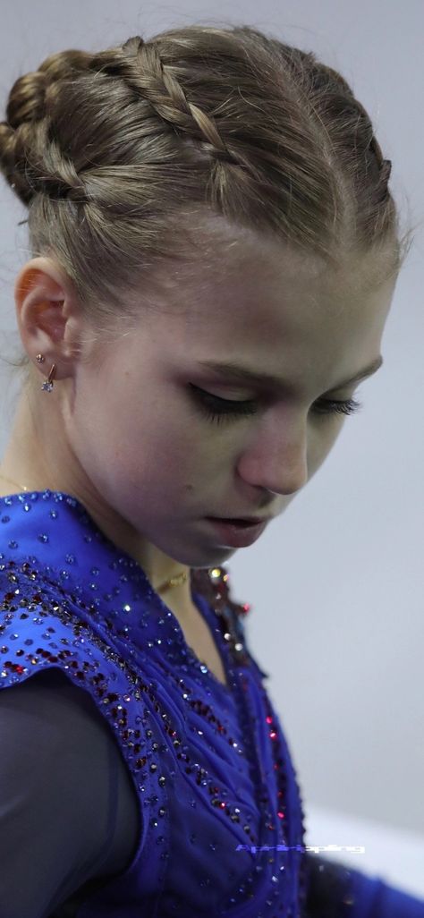 Ice Skater Hairstyles, Figure Skating Hairstyles For Short Hair, Hairstyles For Dance Practice, Skating Hairstyles, Skater Hairstyles, Figure Skating Hair, Recital Hair, Hair Braid Diy, Neural Pathways