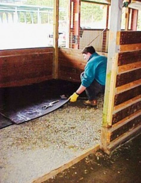 Horse Feeder Ideas Stalls, Horse Stall Mats, Horse Farm Ideas, Barn Hacks, Tack Rooms, Horse Barn Ideas Stables, Barn Stalls, Stable Ideas, Horse Shelter