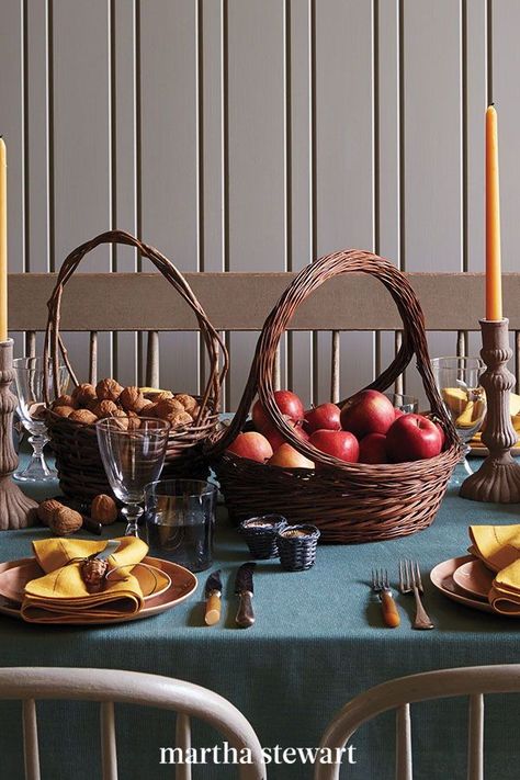 A centerpiece that's stylish, simple, and affordable? Try these baskets, filled with apples, pears, and walnuts, are reminiscent of an abundant cornucopia. You can use several to create a display that runs down the length of the table. #marthastewart #tabledisplays #partytips #partydecorideas #celebrationideas #seasonalpartyideas #DIYtabledecor Thanksgiving Table Setting Ideas, Thanksgiving Table Setting, Basket Centerpieces, Table Setting Ideas, Dinner Party Decorations, Party Tablescapes, Holiday Table Settings, Thanksgiving Table Settings, Setting Ideas