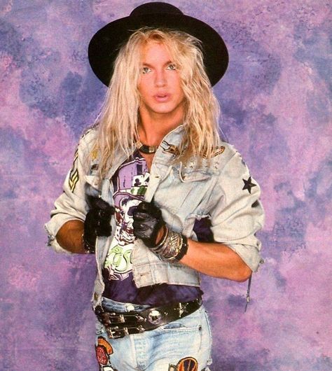 @80s_hairbandz: „Bret Michaels #bretmichaels #poisonband #bretmichaelsband #poison #everyrosehasitsthorn…“ 80s Fashion Men Rocker, The Breakfast Club John Bender, The Breakfast Club John, 80s Glam Rock Fashion, Bret Michaels Band, Bret Michaels Poison, Every Rose Has Its Thorn, 80s Glam Rock, 80's Hair