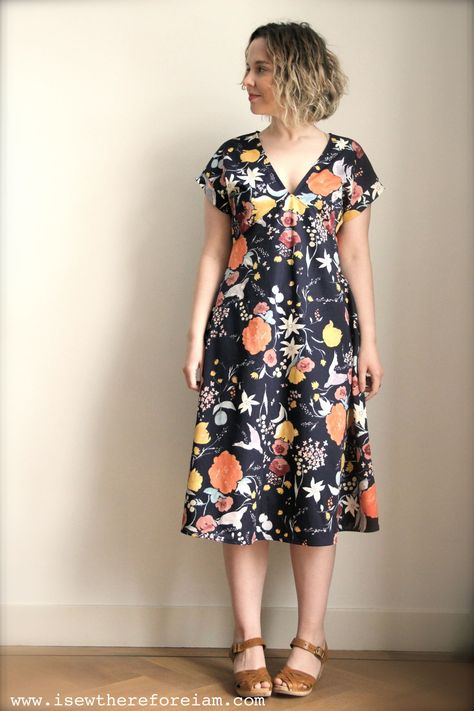 Lots to Love about the Lois Dress - I sew, therefore I am Nani Iro Dress, Zadie Jumpsuit, Artsy Dress, Long Flowing Skirts, Nani Iro, Summer Dress Patterns, Make Your Own Clothes, Kimono Sleeves, Clothes To Make