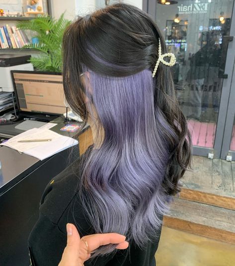 Black To Lavender Hair, Two Toned Hair Purple, Pastel Purple And Black Hair, Dark Roots Purple Hair Balayage, Black Lavender Hair, Tip Dyed Hair For Brunettes, Black And Pastel Hair, Lilac And Black Hair, Black Hair With Lavender