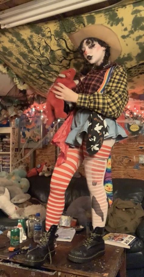 Clowncore Halloween Costumes, Fun Clown Costume, Closet Clown Costume, Alt Clown Costume, Cute Clown Outfit Aesthetic, Rodeo Clown Outfit, Rave Clown Outfit, Jester Core Outfit, Alt Clown Outfit