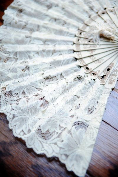 Lace Ideas, Dramione Fan Art, Antique Fans, Vintage Fans, Pearl And Lace, Linens And Lace, Hand Held Fan, Summer Vintage, Dallas Wedding