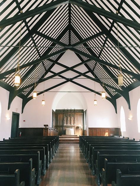 Rhode Island: The Perfect Wedding Destination for the Vintage Couple Rhode Island Wedding Venues, Glass Chapel, Vintage Couple, Ceremony Details, Romantic Wedding Venue, Newport Wedding, Rhode Island Wedding, Vintage Couples, Church Ceremony