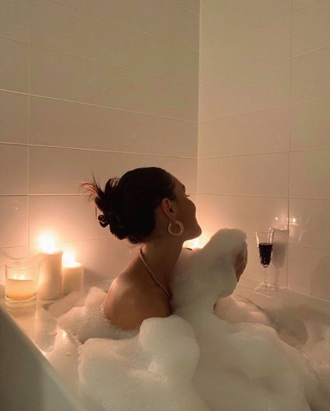 Bubble Bath Photography, Bubble Bath Aesthetic, Bath Pictures, Bath Aesthetic, Bath Photography, Emma Rose, Bubble Bath, Insta Photo Ideas, Photo Instagram