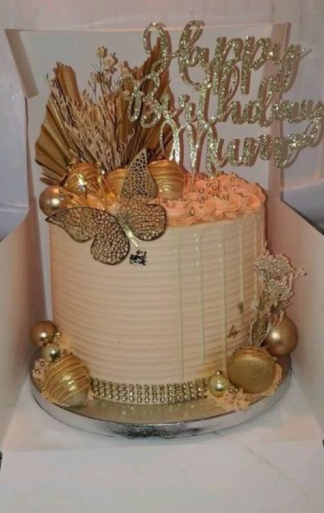 Women Birthday Cakes Beautiful, Birthday Cake Ideas Baddie, Cake Bussines Ideas, Fancy Birthday Cakes For Women Pretty, Gold Cakes Birthday, Sweet 16 Birthday Cakes Elegant, Designer Cakes Birthday, Gold 18th Birthday Cake, 24th Birthday Ideas For Women