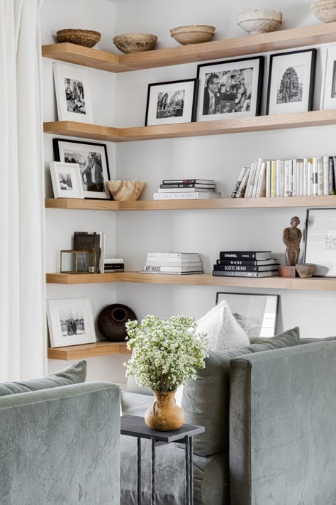 Floating Shelving Ideas For Living Room, Corner Wall Decor Dining Room, Scandinavian Living Room Shelves, Scandi Design Living Room, Living Shelves Ideas, Front Room Corner Ideas, Shelving For Living Room Wall, Scandinavian Inspired Living Room, Scandi Lounge Room