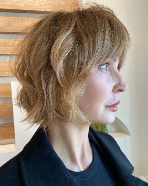 Modern Chin-Length Messy Bob Haircut Medium Shaggy Bob, Long Shaggy Bob, Shaggy Bobs, Messy Bob Haircut, Long Layers With Bangs, Easy Hair Color, Shaggy Bob Hairstyles, Shaggy Bob Haircut, Wavy Bob Haircuts