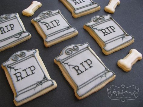 Grave Cookies Decorated, Tombstone Cookies Royal Icing, Adams Family Cookies Decorated, Tombstone Cookies Decorated, Coffin Cookies Decorated, Cookie Tombstones, Cookie Flips, Tombstone Cookies, Biscotti Halloween