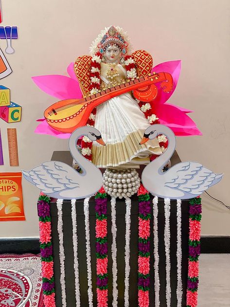 Saraswathi Pooja, Gauri Decoration, Ganesh Chaturthi Decoration, Goddess Saraswati, Ganpati Decoration At Home, Ganapati Decoration, Decoration For Ganpati, Flower Decorations Diy, Pooja Room Door Design