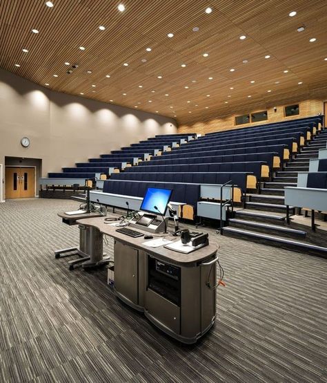 London Business School Aesthetic, Modern School Building Design, Lecture Hall Design, Bath University, University Classroom, University Interior Design, Carolina Do Norte, Auditorium Design, School Building Design