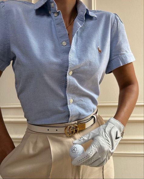 Elegant Golf Outfit, Stripped Tee Outfits, Polo Style Women Outfits, Old Money Outfits Polo, Golf Shirt Outfit Women, Old Money Blue Outfits, Old Money Polo Outfit, Old Money Aesthetic Polo, Old Money Sport Outfit