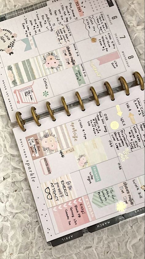 Planner Setup Ideas, Using A Planner, Daily Planner Book, Cute Daily Planner, Aesthetic Planner, Planner Writing, Planner Setup, Happy Planner Layout, Simple Layout