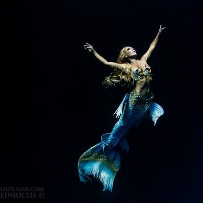 Hannah Mermaid Underwater Poses, Hannah Mermaid, Real Life Mermaids, Chicken Of The Sea, Professional Mermaid, Magical Images, Real Mermaids, Symbiotic Relationships, Performance Artist