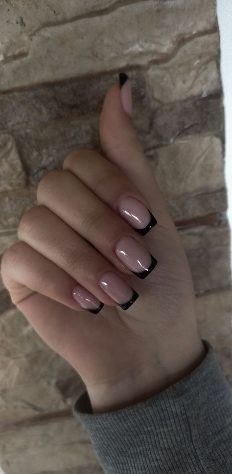 french, black Black Nail Inspo Acrylic Medium, Black Nails Square Design, Black And Grey French Tip Nails, Short Acrylic Nails Black French Tip, Black French Tips Square, Black French Square Nails, Shorties Nails Black French Tip, Black French Tip Nails Square Short, Black Nail French Tip