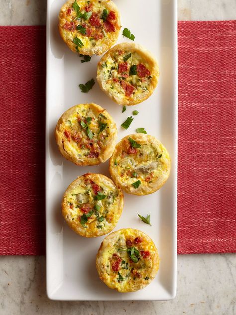 Italian Quiche Cups Italian Quiche, Muffin Tin Breakfast, Quiche Cups, Brunch Appetizers, Breakfast Quiche Recipes, Make Ahead Appetizers, Mini Quiches, Muffin Tin Recipes, Breakfast Quiche