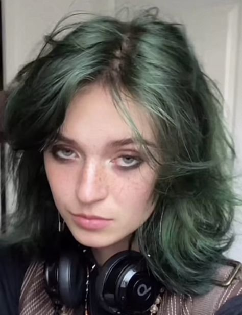 Green Hair Streaks, Purple And Green Hair, Green Hair Dye, Hair Streaks, Hair Clothes, Hair Dye Colors, Hair Reference, Hair Inspo Color, Dream Hair