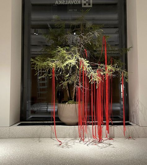 Holiday Floral Installation, Crate And Barrel Holiday, Christmas Party Entrance Decor, Avant Garde Christmas Tree, Outdoor Decorations Ideas, Xmas Deco, Christmas Interiors, Christmas Inspo, Outdoor Decorations