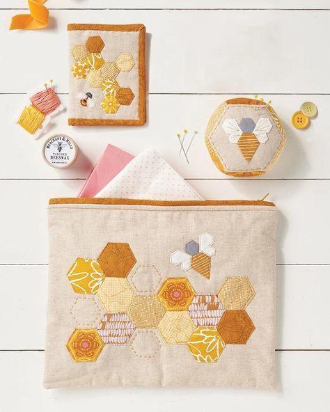 Bee Quilt Pattern, Hexagon Quilting, Hexie Quilts Patterns, Bee Quilt, Quilt Templates, Hexagon Quilt Pattern, Triangle Quilt Pattern, Hexagon Patchwork, Hexie Quilt