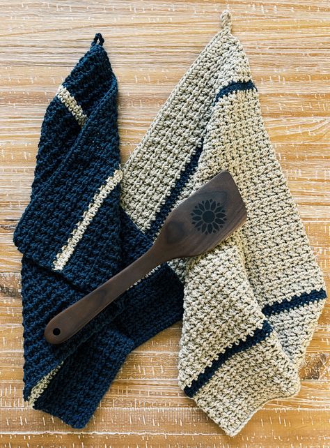 Beginner-Friendly Crochet Tea Towel Pattern Crochet Patterns Dishcloth, Crochet Oven Towel, Crochet Table Placemats Free Pattern, Crochet Patterns Kitchen, Small Cotton Yarn Crochet Projects, Crochet Wash Clothes Patterns Free, Handmade Crochet Gifts, Crochet Dishtowel Free Pattern, Crochet For Kitchen