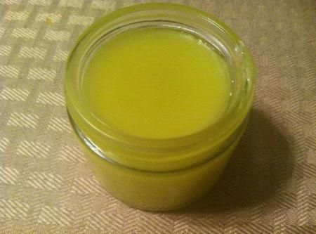 Lemon Balm and Calendula Salve Recipe @Lisa Phillips-Barton Kondzella I think this is it. Antifungal Essential Oil, Herb Remedies, Pain Relief Salve, Fungal Infection Remedies, Homemade Balm, Homemade Salve, Camphor Oil, Calendula Salve, Salve Recipes