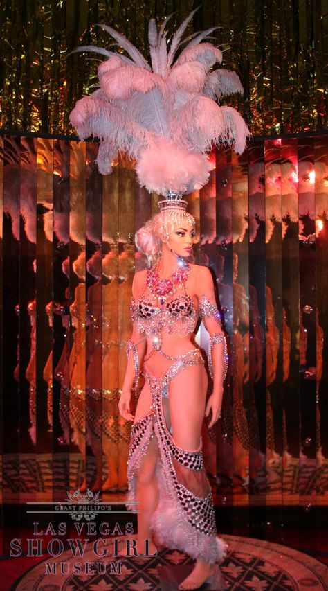 Las Vegas Showgirl, Burlesque Outfit, Vera Ellen, Showgirl Costume, Vegas Showgirl, Circus Aesthetic, Drag Queen Outfits, Fashion 1940s, Burlesque Costumes