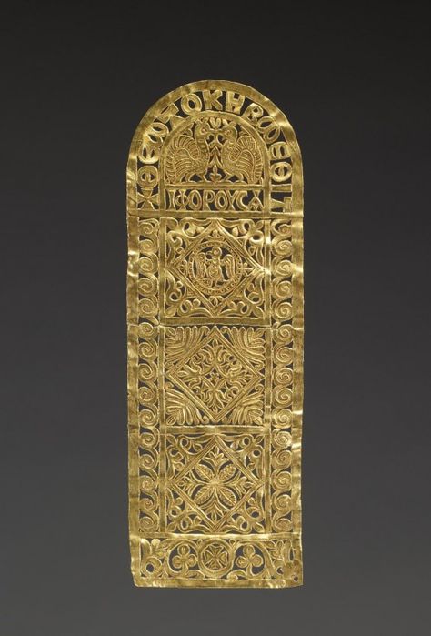 6th-7th AD (Late Antique) Byzantine gold women's clothing (garment / head covering) ornament from Constantinople (Istanbul, Turkey).  Walters (Acc 57.547).  4 3/4" h x 1 9/16" w x 1/16" d (12 x 4 x .02 cm).  Per Walters: "This intricate gold ornament was designed to be sewn to a woman's dress or headcover. The eagle with spread wings is a recurring Byzantine image, while the peacocks at the top represent eternal life." Byzantine Dress, Byzantine Gold, Byzantine Jewelry, Ancient Jewellery, Gold Ornament, Byzantine Empire, Byzantine Art, Medieval Jewelry, Carthage