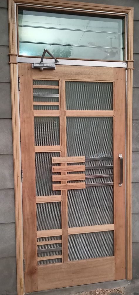 New Jali Door Design, Front Jali Door Design Modern, Flesh Door Design, Wood Jali Door Design, Jali Gate, Jali Gate Design Wooden Modern, Jali Door Design Modern Interior, Mesh Doors Design For Main Door, Wooden Jali Door Design Modern