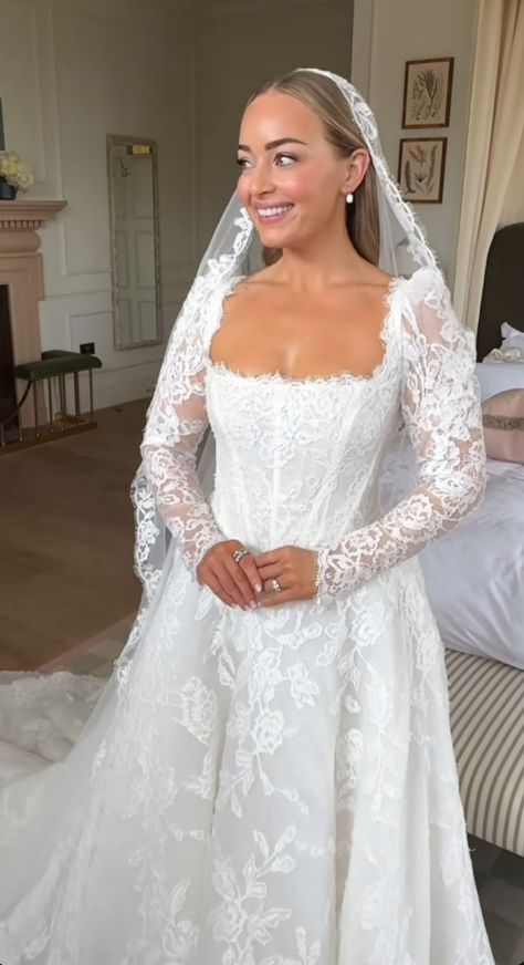 Simple Long Sleeve Lace Wedding Dress, Wedding Dress Princess With Sleeves, Sweetheart Neck Long Sleeve Wedding Dress, Wedding Dress Back Covered, Elegant Wedding Dress With Long Sleeves, Ashley Iaconetti Wedding, Wedding Dress For Tattooed Bride, Chiara Wedding Dress, Wedding Dresses For Sister Of Bride