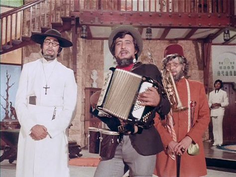 Amar Akbar Anthony Amar Akbar Anthony, Vinod Khanna, Movies Scenes, Rishi Kapoor, Amitabh Bachchan, The Wire, Scene Photo, Bollywood Movies, Movie Scenes