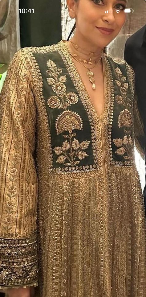 Velvet Dress Designs, Pakistani Fashion Casual, Pakistani Fancy Dresses, Pakistani Fashion Party Wear, Traditional Indian Outfits, Pakistani Bridal Dresses, Embroidery Suits Design, Boutique Dress Designs, Party Wear Indian Dresses