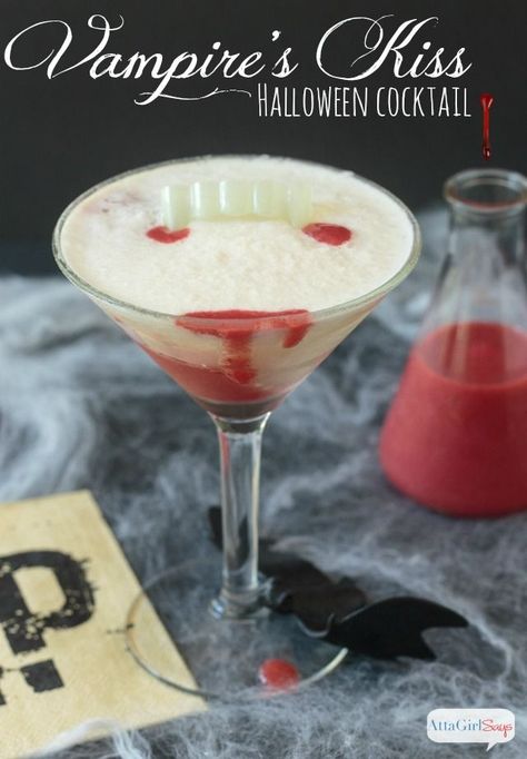 These Vampire's Kiss Halloween cocktails only look sinister! But they taste delicious. Blood-red strawberry puree pierces a creamy white homemade pina colada, in this spooky take on the popular Hawaiian Lava Flow cocktail. The right garnishes and props, l Halloween Beverages, Vampires Kiss, Homemade Pina Colada, Kiss Cocktail, Halloween Cocktail Party, Vampire Kiss, Halloween Punch, Vampire Halloween, Themes Ideas