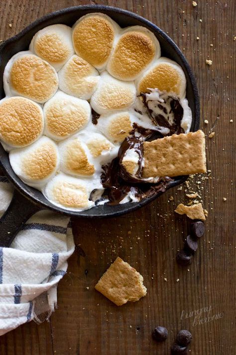 Use your skillet to make this gooey s'mores dip over your campfire. Bonfire Night Food, Smores Dip, Campfire Recipes, Best Camping Meals, Night Food, Campfire Food, Campfire Cooking, Easy Camping, S'mores