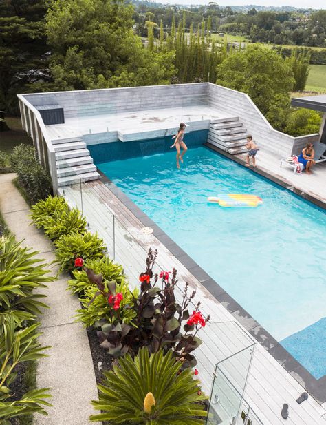 This tropical inspired pool has the ultimate diving platform Swimming Pools Backyard Landscape, Amazing Swimming Pools, Diving Pool, Living Pool, Dream Backyard Pool, Pools Backyard Inground, Swimming Pool Landscaping, Pool Landscape Design, Garden Swimming Pool