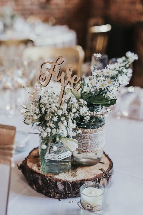 Table Centre Pieces Wedding Simple, Table Decorations Flowers Simple, Simple Centre Pieces Wedding, Rustic Centre Pieces For Weddings, Summer Table Decorations Centre Pieces, Rustic Wedding Centrepiece, Rustic Centre Pieces, Wedding Centre Piece Ideas, Centre Piece Ideas