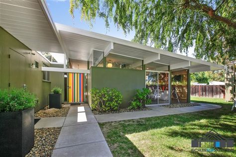 Painting Eichler Homes | Paint Ideas for Midcentury Modern Eichlers Eichler Exterior, Midcentury Modern Exterior, Mid Century Modern Exterior, Mid Century Exterior, Eichler Homes, Exterior Paint Colors, Mid Century Modern House, Exterior House Colors, Modern Exterior