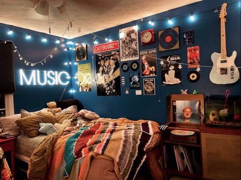 #roominspiration #roomideasbedroom Punk Bedroom Aesthetic, Cluttered Bedroom Aesthetic, Chaos Room, 90s Bedroom Aesthetic, Chaotic Room, Punk Bedroom, Rock Bedroom, Dark Blue Rooms, Cluttered Bedroom