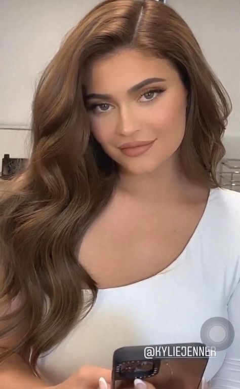 Kylie Jenner Hair Color, Kylie Hair, Jenner Hair, Mocha Hair, Kylie Jenner Hair, Rambut Brunette, Brown Hair Looks, Brown Hair Inspo, Kim K Style