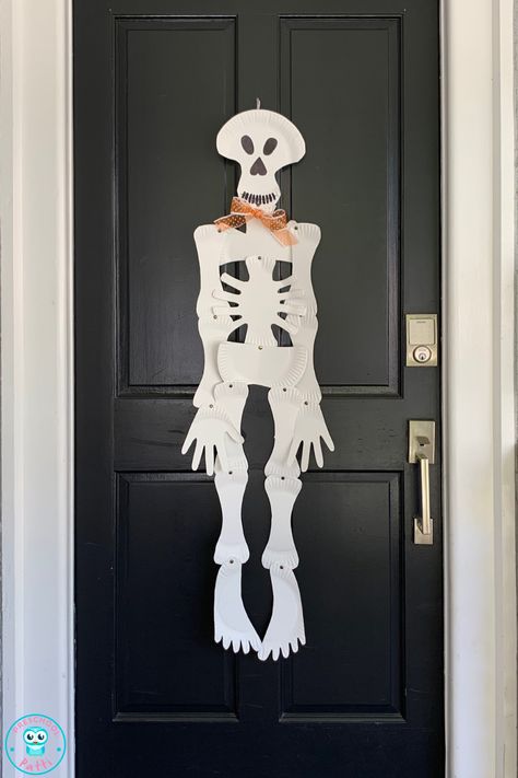 IF YOU'RE LOOKING FOR A FUN LAST-MINUTE CRAFT TO SPOOKIFY YOUR HOUSE FOR HALLOWEEN... MR. BONES HAS YOU COVERED!!! Mr. Bones is a simple skeleton Halloween craft made with paper plates. Fun will be had by both children and parents as you craft and sing, “The head bone is connected to the neck bone... the neck bone is connected to the shoulder bones… etc.” You will think these bones are connected to the “funny bone” as you and your little one giggle while making Mr. Bones! Simple Skeleton, Skeleton Craft, Neck Bone, Mr Bones, Shoulder Bones, Neck Bones, Skeleton Halloween, Halloween Craft, Halloween Crafts For Kids